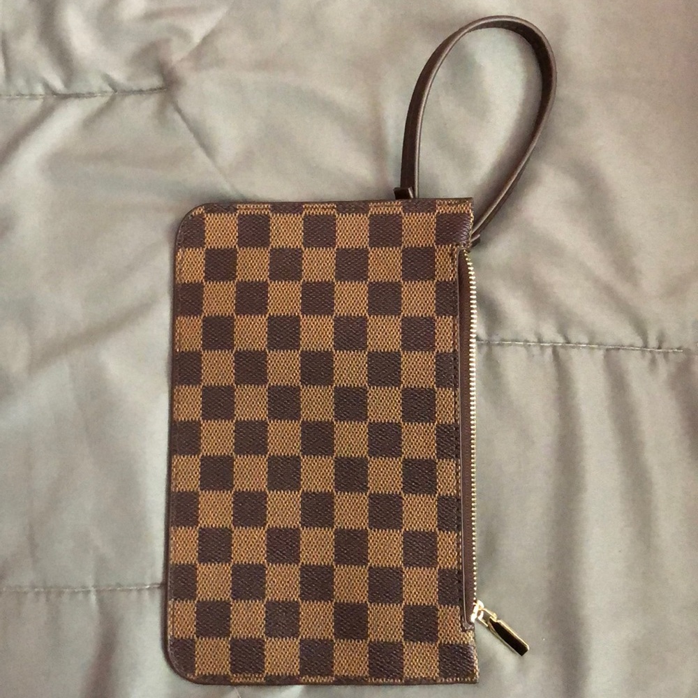 Checkered wristlet